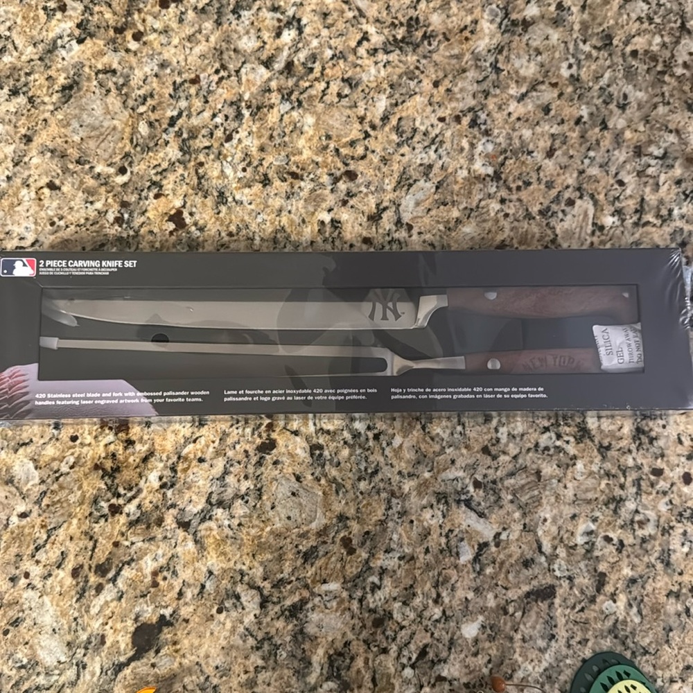 Yankees 2 Piece Carving Set - New in Box